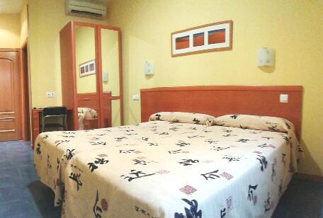 Hostal Los Claveles Torrejon de Ardoz Ruang foto